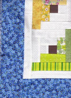 $Tootsie pop log cabin quilt forget-me-nots border.jpg