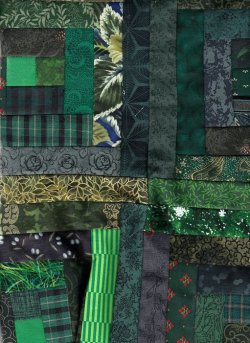 $Green Log Cabin Points of Light Quilt 10.jpg