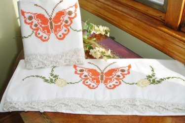 $Butterfly placemat with crochet lace.jpg