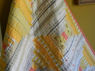 $Yellow Log Cabin quilt 1.jpg