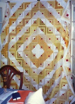 $Yellow Log Cabin quilt 3.jpg