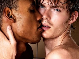 $gay_kiss_0.jpg