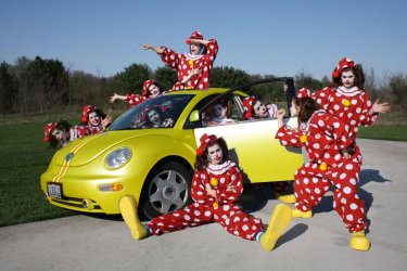 clown_car_by_oncue5.jpg