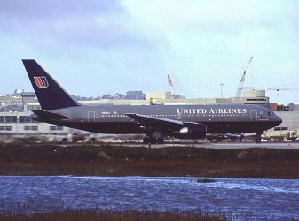 Boeing_767-222,_United_Airlines_AN0188143.jpg