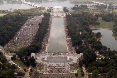 $Lincoln memorial crowd.jpg