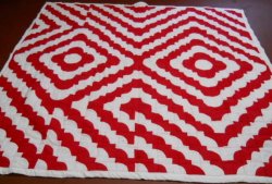 $Graphic Red and white ocean waves quilt 2011-7-8 10-16-43.jpg